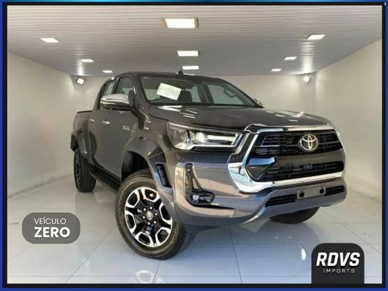 TOYOTA HILUX 2.8 D-4D TURBO DIESEL CD SRX PLUS 4X4 AUTOMÁTICO TOYOTA HILUX 2.8 D-4D TURBO DIESEL CD SRX PLUS 4X4 AUTOMÁTICO